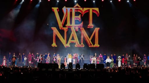 Tự hào “một vòng Việt Nam” đi qua văn hoá 3 miền, trang phục 54 dân tộc trên sân khấu concert Chị đẹp 2025