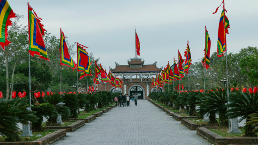 Đắm mình trong không gian tâm linh mùa Vesak 2025 với các tour tâm linh đặc sắc