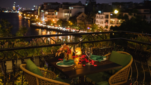 Điểm dừng chân lãng mạn ngắm trọn Hồ Tây tại Flamant Bistro