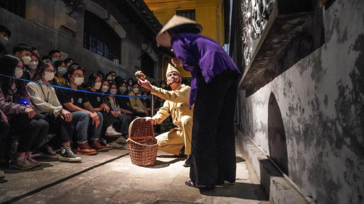 Hành trình đầy ấn tượng của tour đêm Di tích Nhà tù Hoả Lò