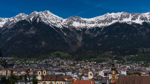 Thành phố Innsbruck quyến rũ nằm bên dãy Alps