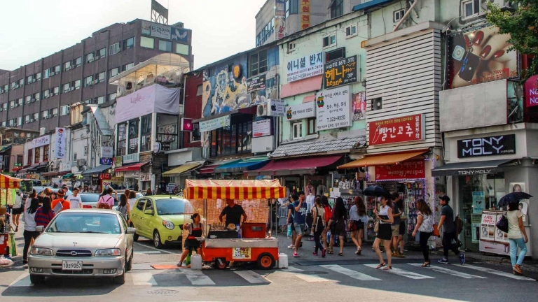 Ngành bói toán truyền thống và trực tuyến tại khu “siêu giàu” Seoul