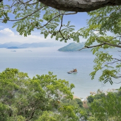 Cách trung tâm Nha Trang 30 phút, có một vịnh biển quyến rũ mang tên “mây an lành”