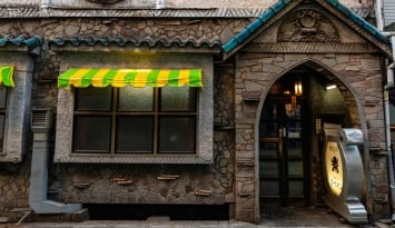 Gần một thế kỷ, quán cà phê ở Tokyo không phục vụ khi khách dùng điện thoại