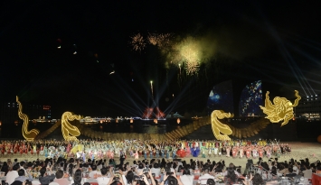 Mãn nhãn màn trình diễn drone light tại Carnaval Hạ Long 2024