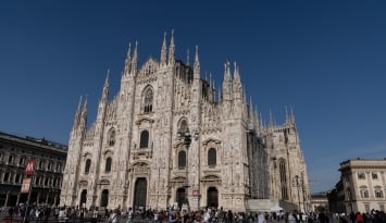 Đắm chìm trong vẻ đẹp tráng lệ của Nhà thờ Duomo Di Milano