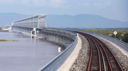 Cầu đường sắt xuyên sông đầu tiên giữa Nga và TQ