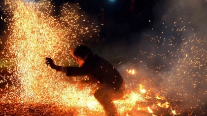 Sôi động lễ hội nhảy lửa của người Dao Lào Cai