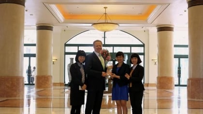 Khách sạn Daewoo Hà Nội nhận giải thưởng ‘Gold Circle award 2013’ của agoda