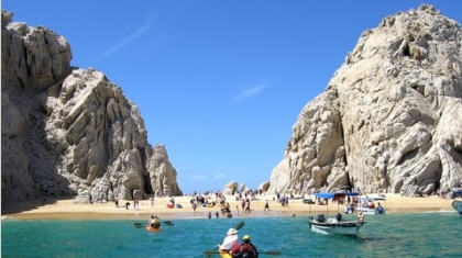 Những bãi biển sát vách đá đẹp nhất thế giới