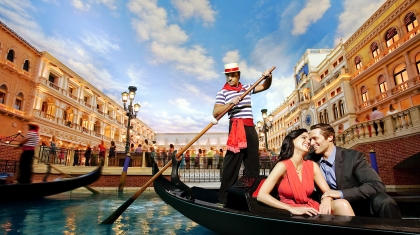 Đến Venice cùng chàng chèo thuyền Gondola bay trên sóng nước
