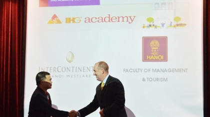 Khách sạn Intercontinental Hanoi ký kết chương trình Học viện IHG với trường Đại học Hà Nội