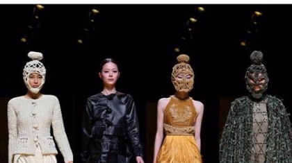 NTK Công Trí mang hồn 'lúa' vào lụa tại Tokyo Fashion Week 