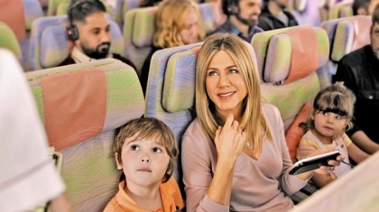 Jennifer Aniston trở lại trên chuyến bay Emirates