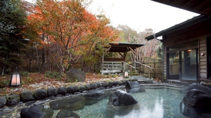 Mùa thu Nhật Bản: Ngắm lá đỏ, tắm Onsen