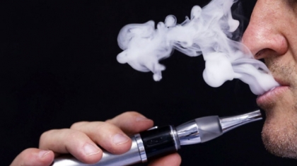 Các chuyên gia Anh Quốc đang khuyến khích người hút thuốc chuyển đổi sang sử dụng thuốc lá điện tử vì những lợi ích đáng kể cho sức khoẻ
