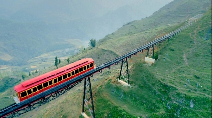 Trải nghiệm tuyến tàu hỏa leo núi dài nhất Việt Nam tại Sapa