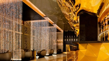 Ngắm quầy bar dát vàng ở Dubai
