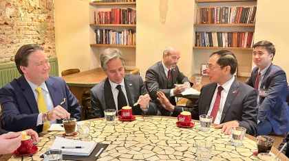 Ngoại trưởng Mỹ thưởng thức cà phê trứng ở phố cổ Hà Nội
