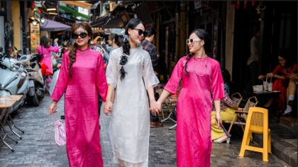 Giới trẻ Hà Thành “đu trend” thướt tha áo dài xuống phố đón Tết