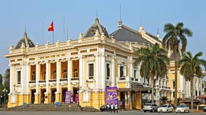 Quầy bán cà phê 99.000 đồng/ly tại Nhà hát Lớn Hà Nội gây bất ngờ