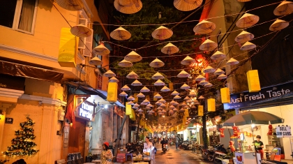 Ngắm nón lá trên phố Hà Nội