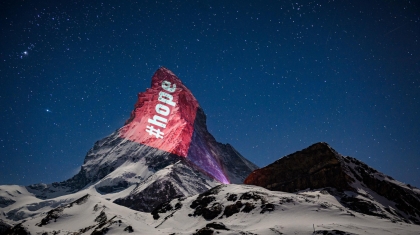 Màn trình diễn ánh sáng trên đỉnh Alps