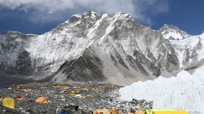 Nepal cấp phép leo núi Everest trở lại 