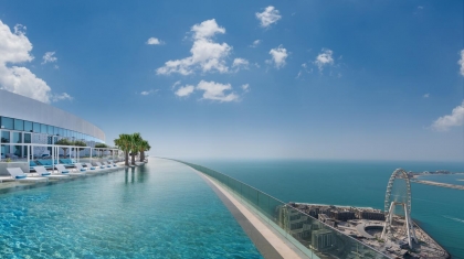 Dubai có bể bơi vô cực cao nhất thế giới
