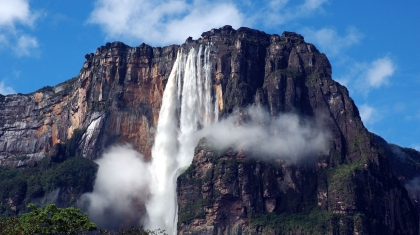 'Thả mình' xuống thác nước cao nhất thế giới