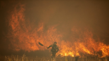 Nắng nóng gây cháy rừng hoành hành khắp Châu Âu