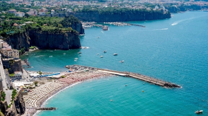 Thị trấn biển cấm du khách mặc bikini hở hang