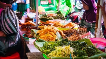 Thưởng thức ẩm thực đường phố Indonesia