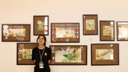 Lăng kính đầy màu sắc qua tranh minh họa của họa sĩ Thanh Phan