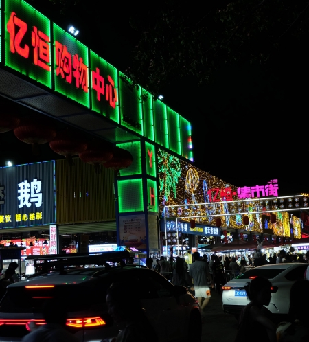 Ăn sập chợ đêm lớn nhất Tam Á, Trung Quốc