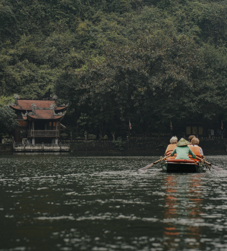Ngồi du thuyền Tràng An về cội nguồn lịch sử