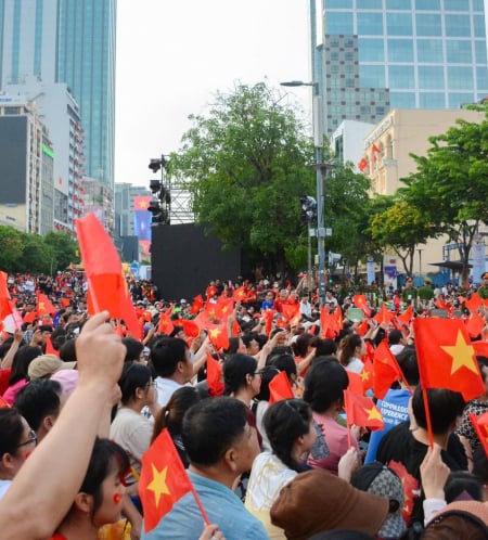 Nhìn lại lễ kỷ niệm 50 năm thống nhất đất nước