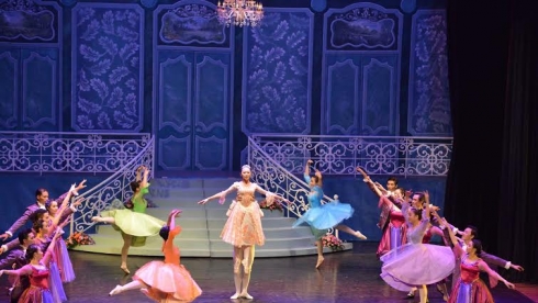 Công diễn vở ballet cô bé Búp bê