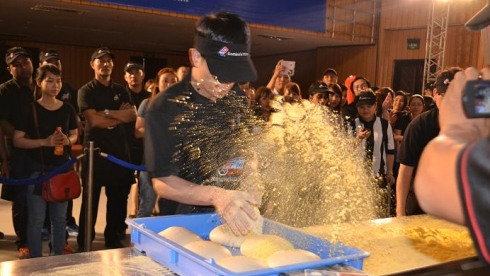 12 thí sinh khu vực Châu Á TBD tranh tài làm bánh Domino’s Pizza