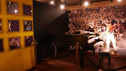 Ghé thăm bảo tàng Freddie Mercury