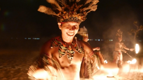Đến Cam Ranh, xem múa lửa Boracay