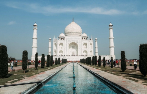 Đền Taj Mahal mở cửa đón khách trở lại