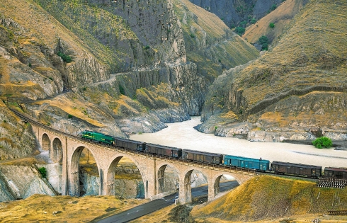 Những thăng trầm của đường sắt trăm tuổi ở Iran