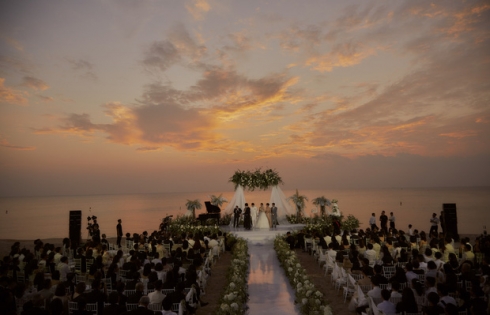 Đám cưới lãng mạn trên biển của Đông Nhi
