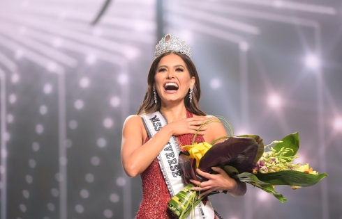 Váy dạ hội của Top 10 Miss Universe 2020