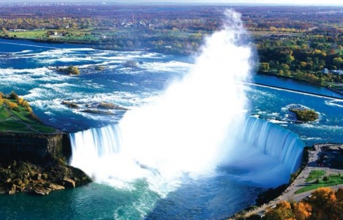Cầu vồng rạng rỡ trên thác Niagara 