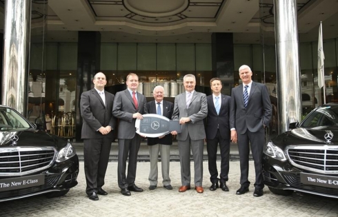 Mercedes-Benz bàn giao 4 xe E-Class mới cho khách sạn Caravelle