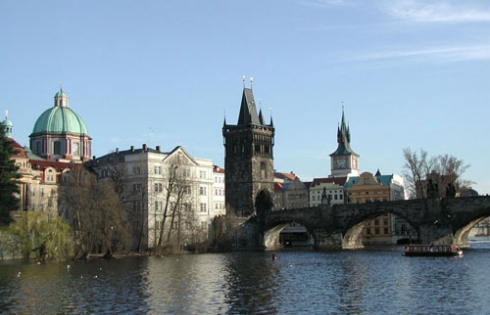 Lãng mạn cây cầu tình yêu ở Prague