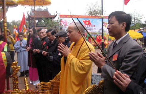 Nhộn nhịp lễ hội Chùa Hang Xuân Giáp Ngọ năm 2014