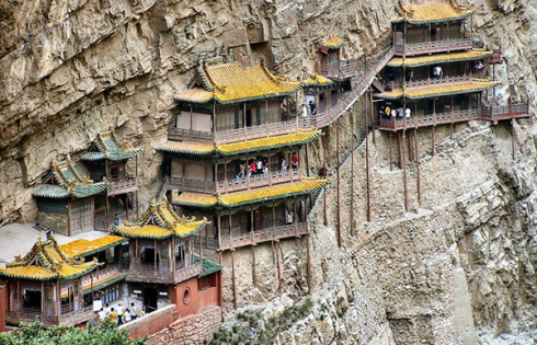 Ngôi chùa cheo leo vách núi ở Trung Quốc